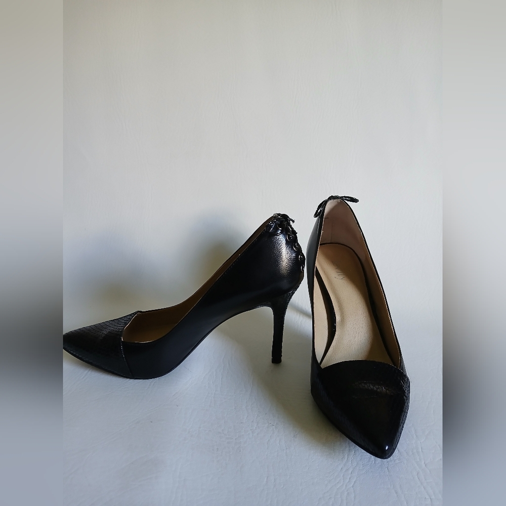 Levity Black Leather Stiletto Heels Lace Back Detail Sz6M Pointed Toe